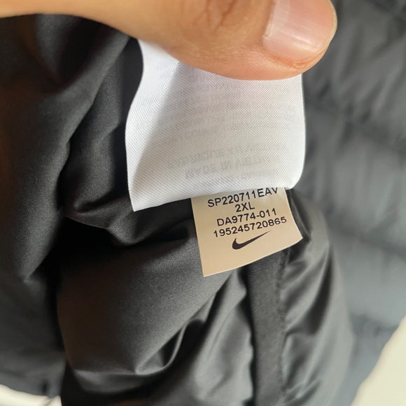 Nike Liverpool FC Windrunner Men’s Down-Fill Vest - Picture 11 of 12